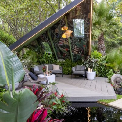 Screening (UH 55) in Ebony, Decking (US54) in Antique – Christian Jenkins Winning project at International Flower and Garden Festival in Melbourne