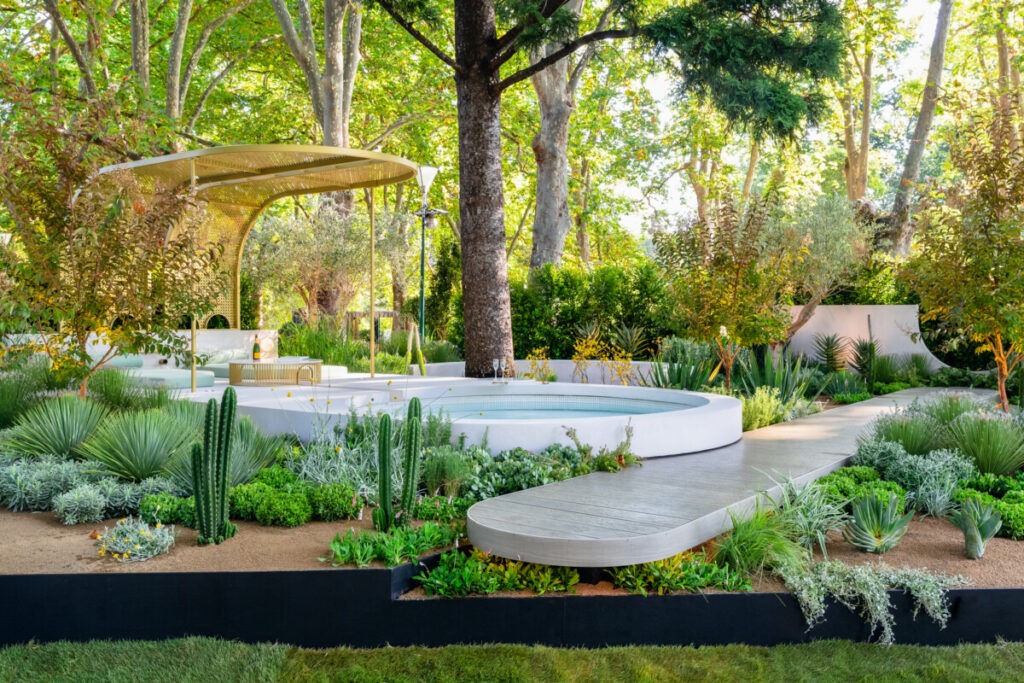 Aurum, Mint Design Winning Garden with NewTechWood Coastal Decking 
