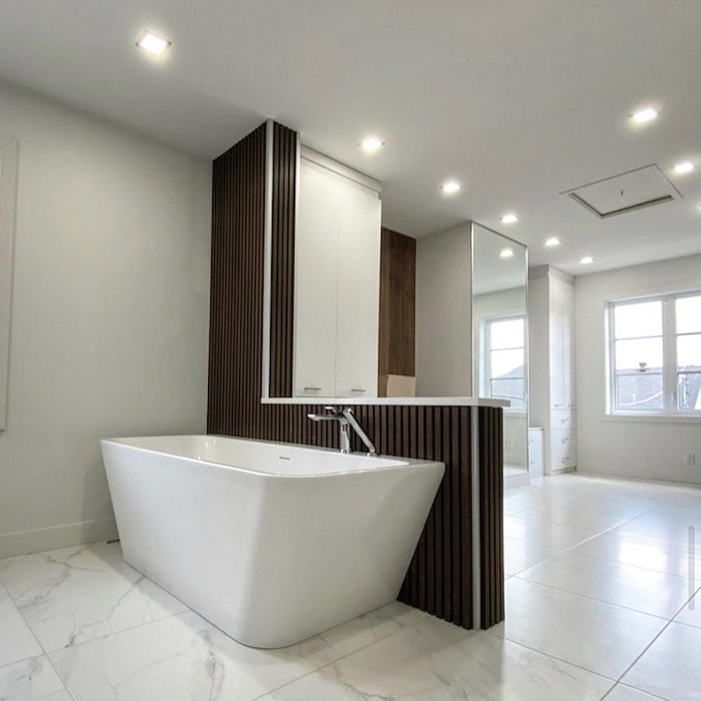 UH61-Castellation-Cladding-in-Bathroom