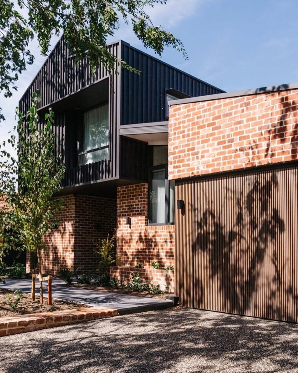 UH61-Castellation-Garage-door